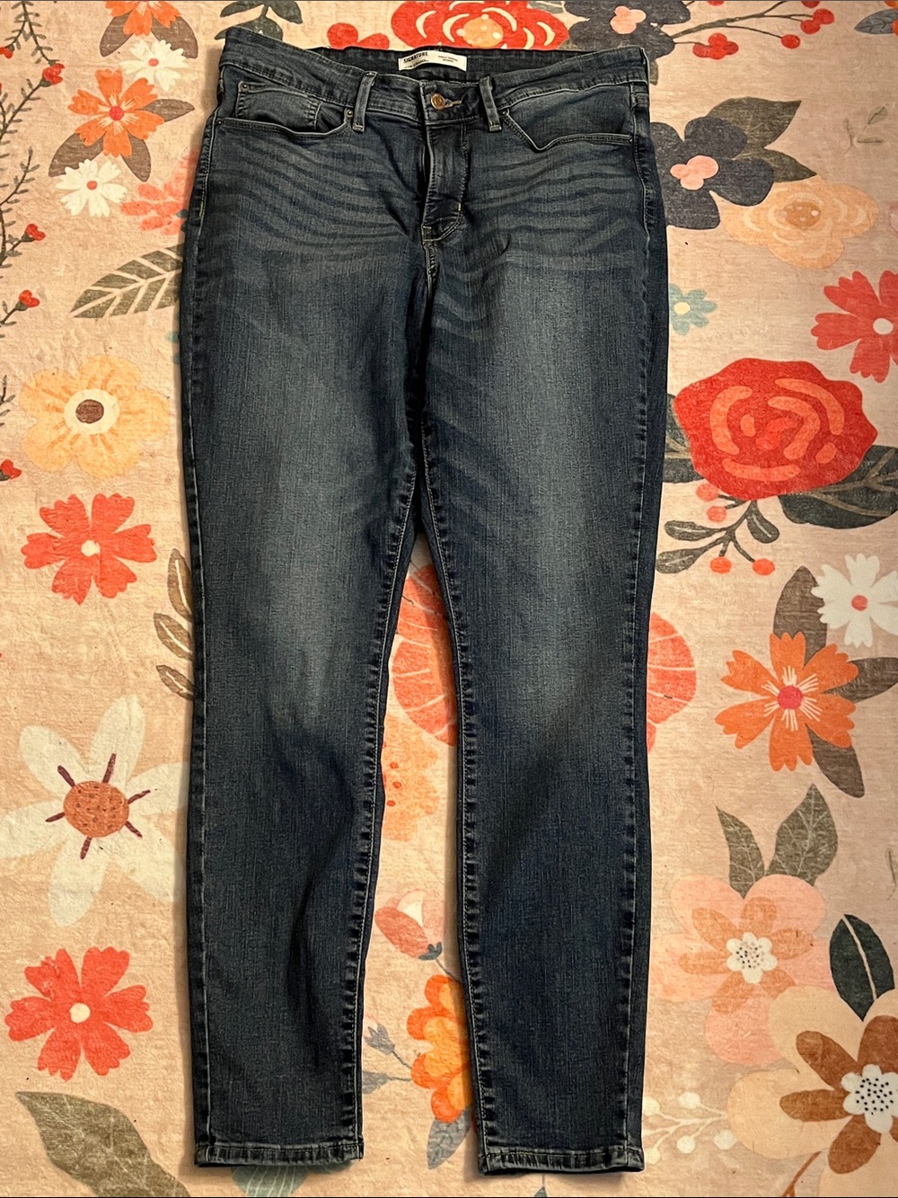 Signature by Levi Strauss Women's Dark Wash Skinny Jeans